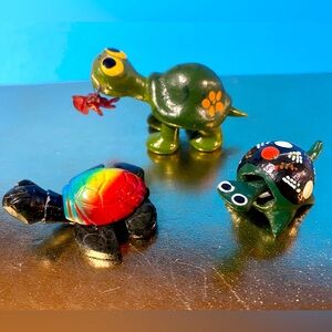 TURTLE COLLECTION OF 3 VTG HAND CARVED & PAINTED UNIQUE DIFFERENT STYLE TURTLES